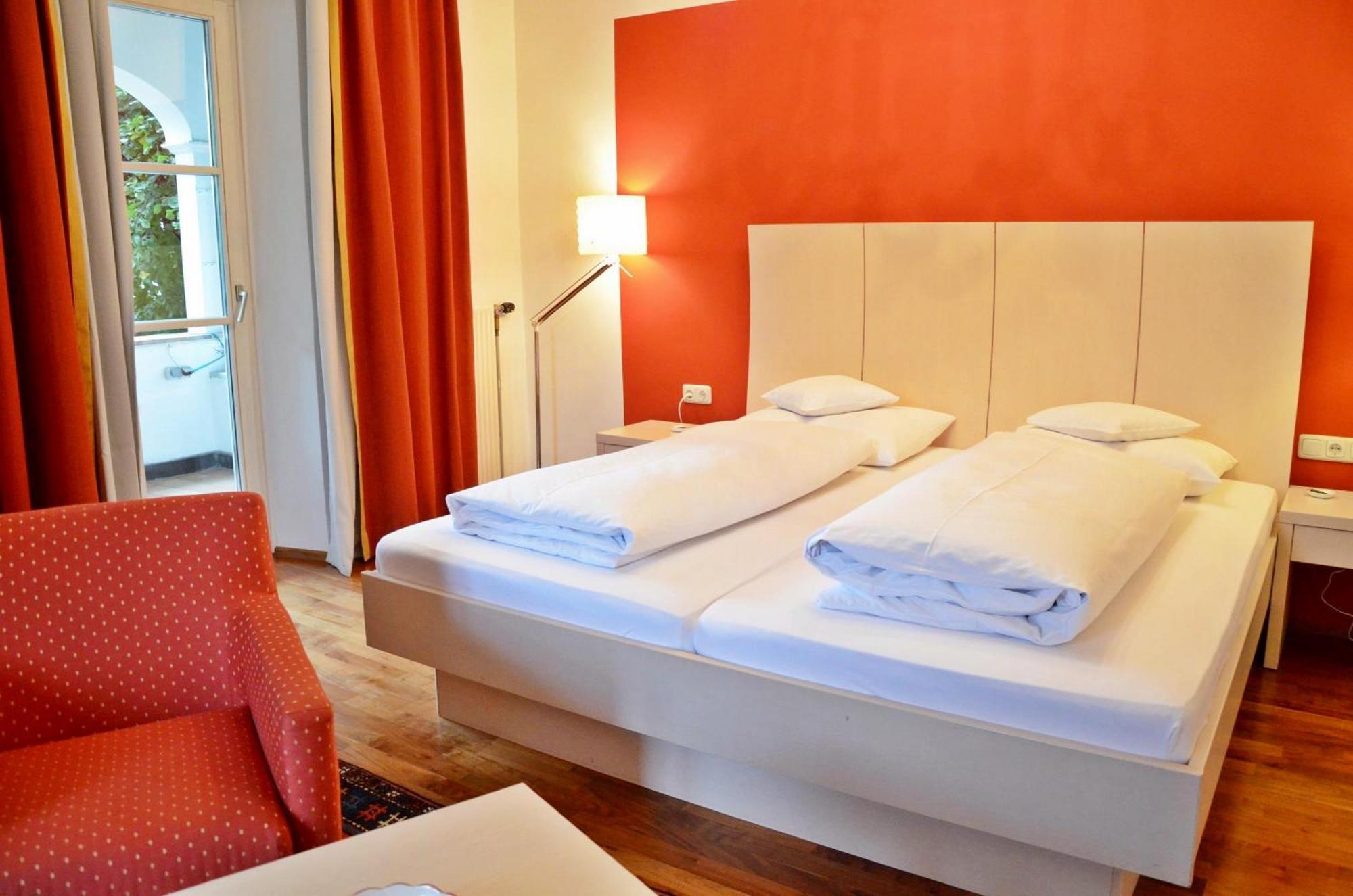 Aktivhotel Foettinger Steinbach am Attersee Rom bilde